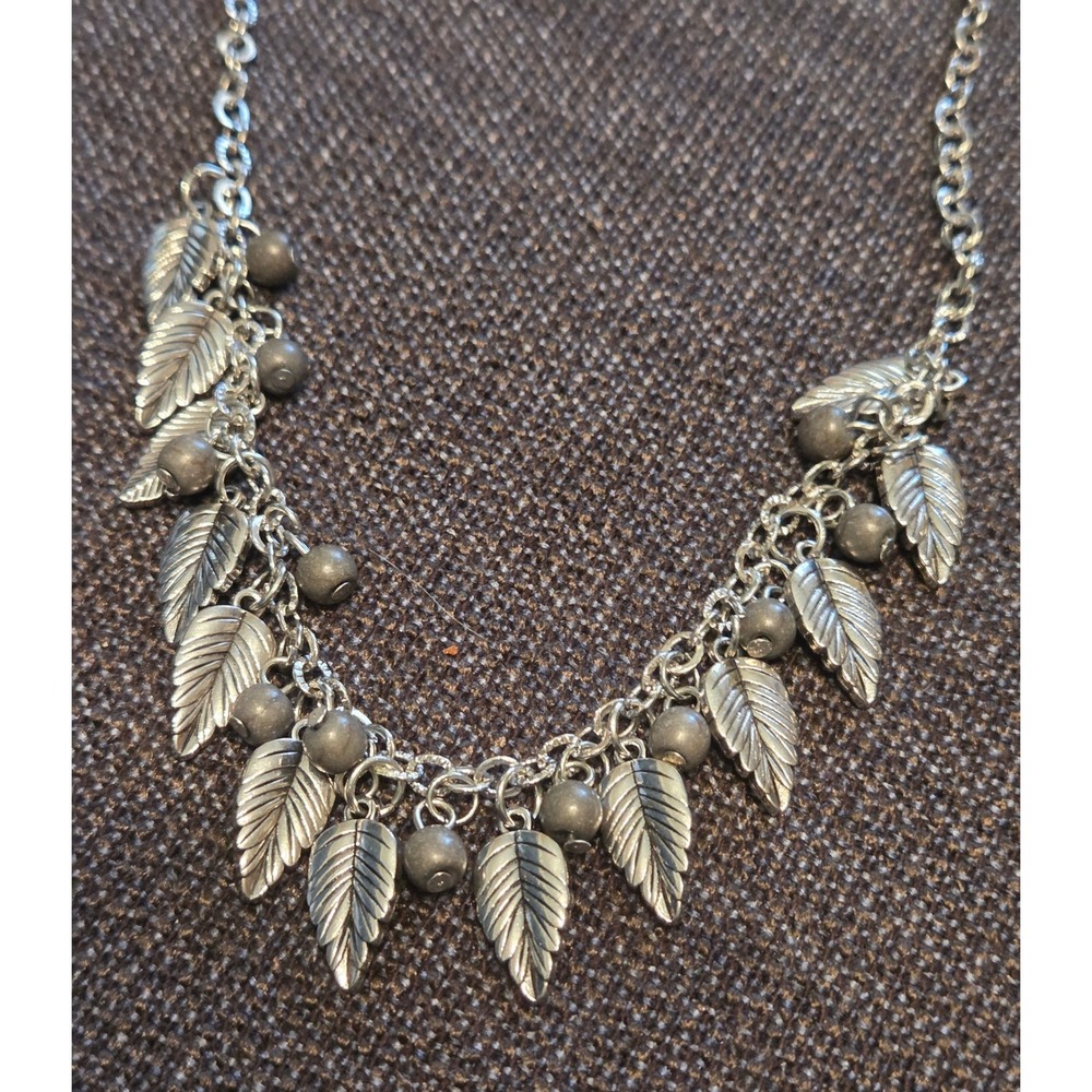 Silver Tone Feather Fringe Necklace Magnetic Clasp Boho‎ Nature Inspired Grey